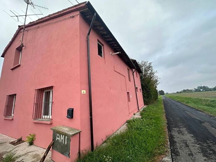 Casa con 6 locali in affitto in Conselice