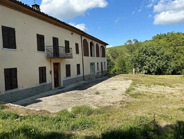 Casa con 7 locali in vendita in Neive Cuneo, Neive