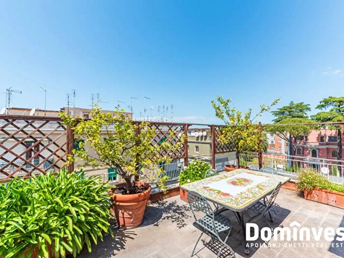 Appartamento con 6 locali in vendita in Via Trebio Littore, Roma