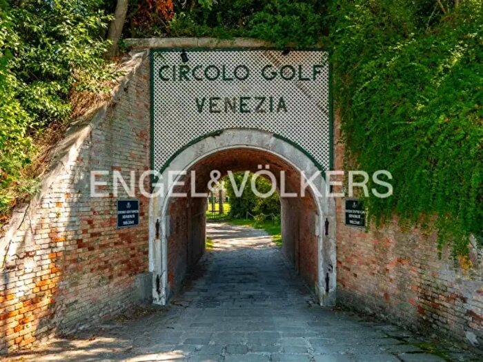 Appartamento quadrilocale in vendita in Strada della Droma, Venezia