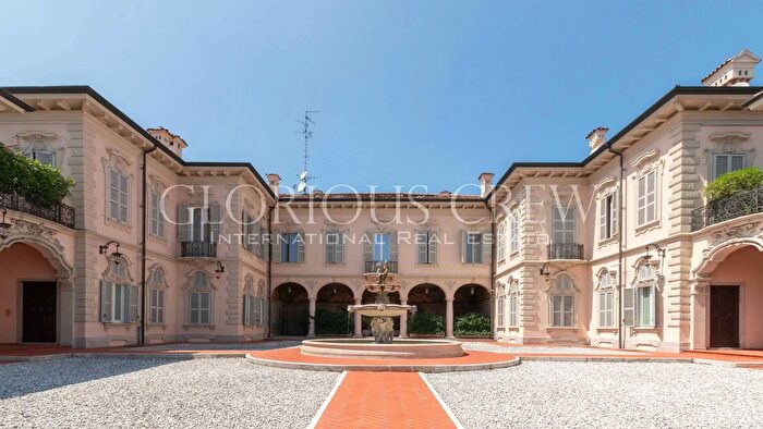 Appartamento con 5 locali in vendita in Via Lecco, Monza