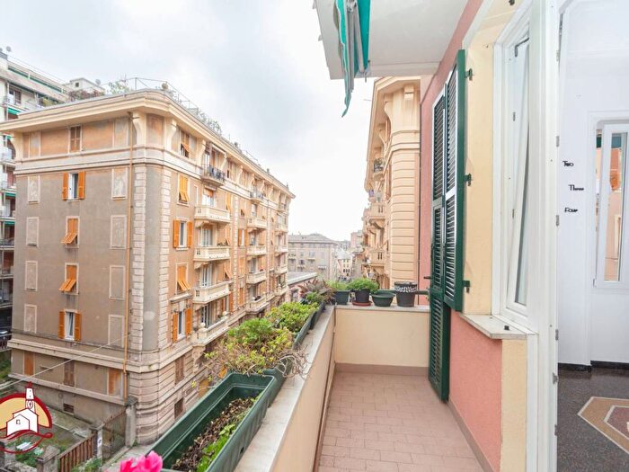 Appartamento quadrilocale in affitto in Via Giovanni Ambrogio Molfino, Sestri Ponente, Genova