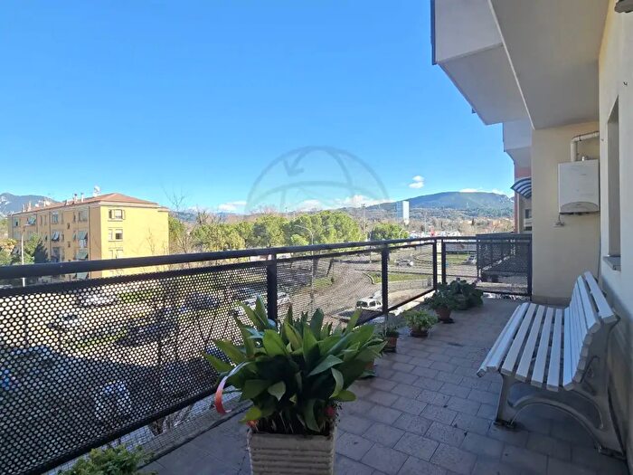 Appartamento trilocale in vendita in Via Pietro Farini, Terni