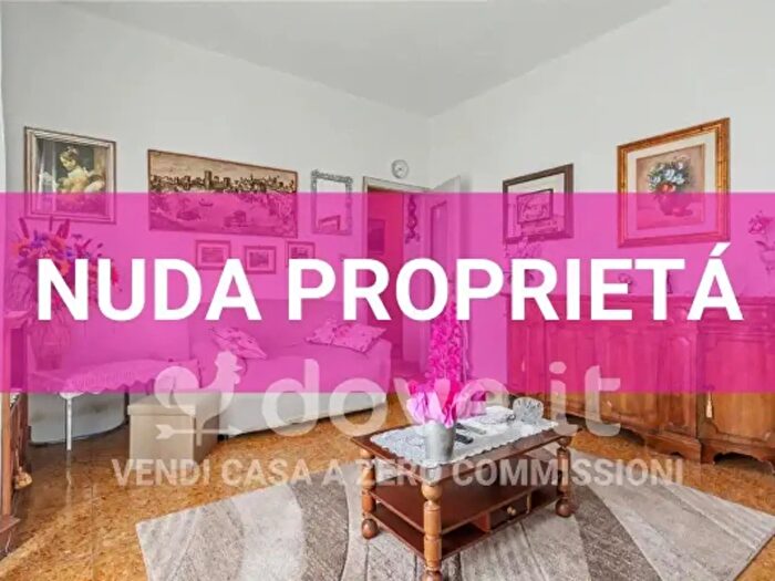 Appartamento trilocale in vendita in Via Ugo Foscolo, Verona