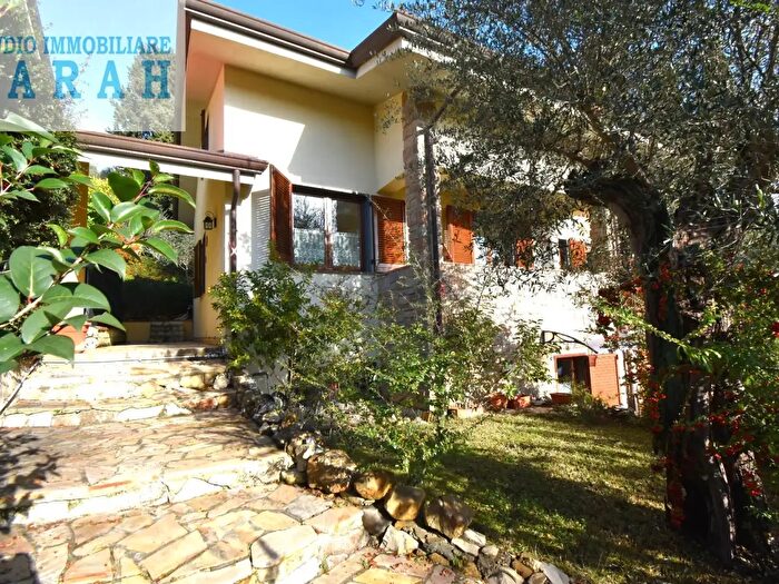 Casa con 5 locali in vendita in Via di Chiavarino, Massarosa