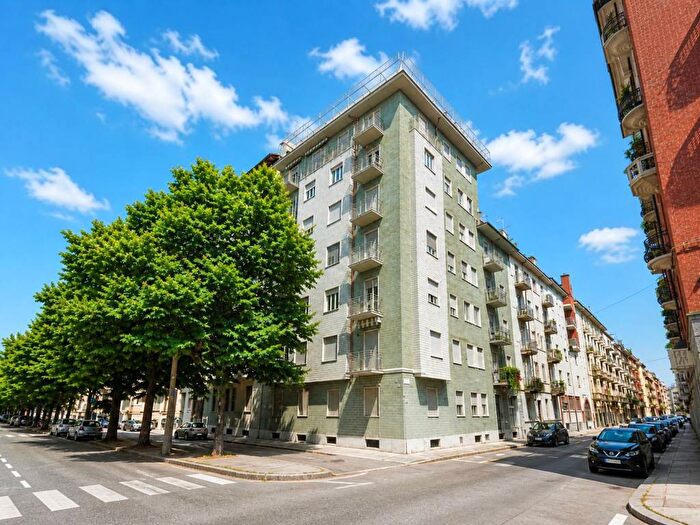 Appartamento trilocale in affitto in Via San Secondo, Crocetta, Torino