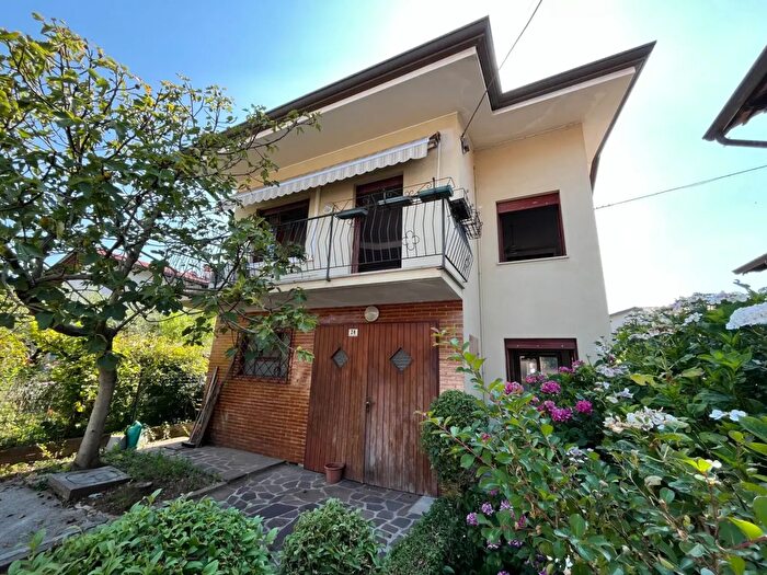 Casa con 7 locali in vendita in Via Monte Sabotino, Gorizia