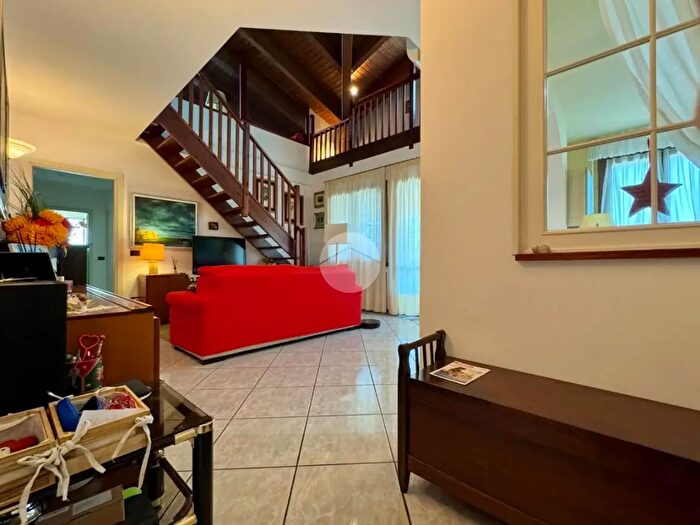 Appartamento trilocale in vendita in Via Solari, Montechiarugolo