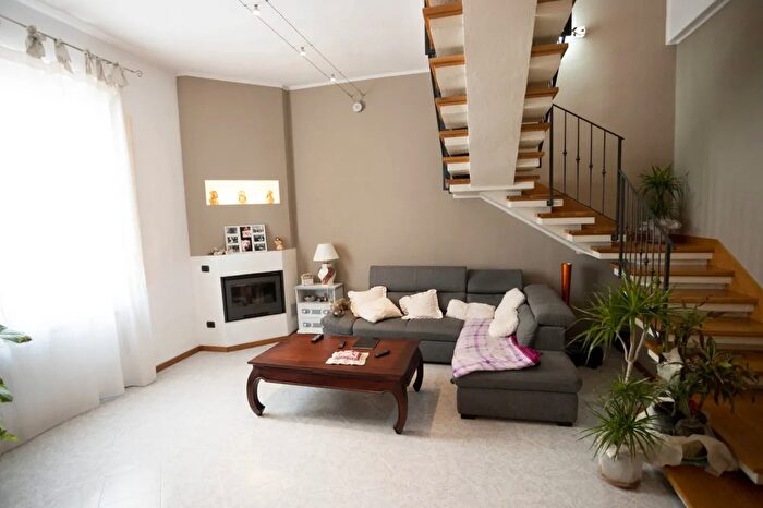 Appartamento con 5 locali in vendita in Capraia E Limite