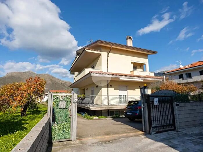 Casa con 5 locali in vendita in V Via Riviera, Tortora