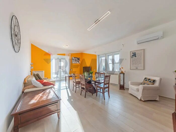 Appartamento trilocale in vendita in Via Trincea delle Frasche, Fiumicino