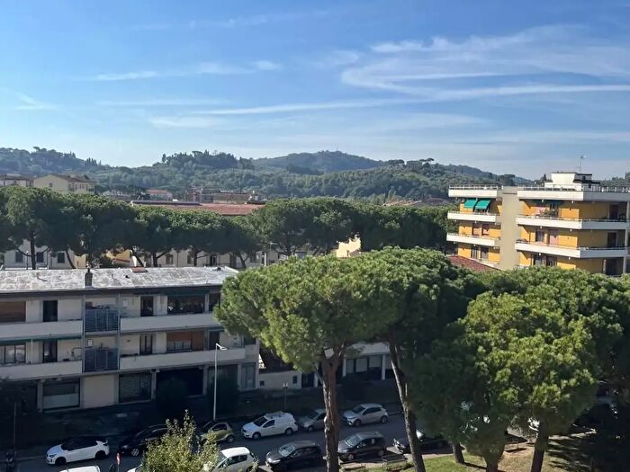 Appartamento quadrilocale in vendita in Piazza Bernardino Pio, Firenze