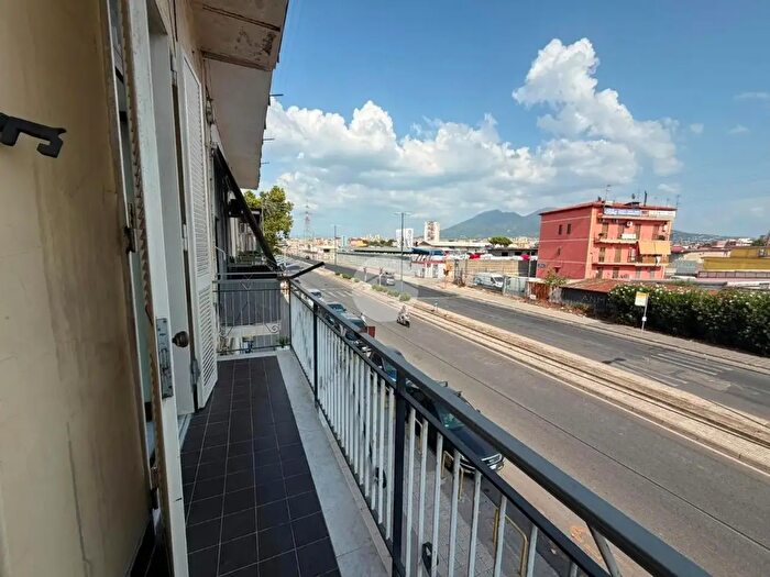 Appartamento bilocale in vendita in Via Argine, Napoli
