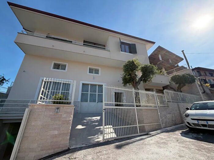 Casa quadrilocale in vendita in Via Provinciale per Castello, Palma Campania