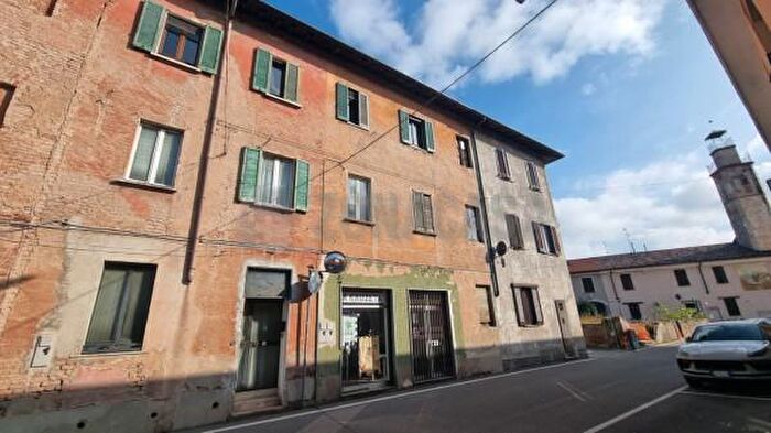 Casa con 6 locali in vendita in Vicolo Ceriotti, Dairago