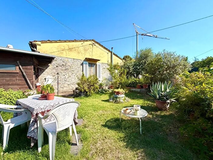 Casa trilocale in vendita in Via Vecchia Fiorentina II Tronco, Quarrata