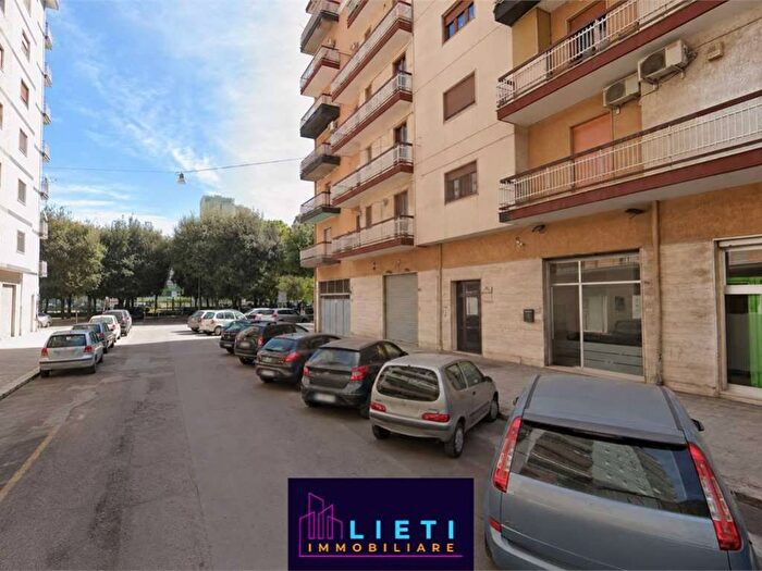 Appartamento trilocale in affitto in Via Rintone, Tre Carrare, Taranto