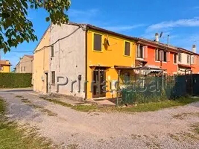 Casa trilocale in vendita in Via Oppi, Veronella