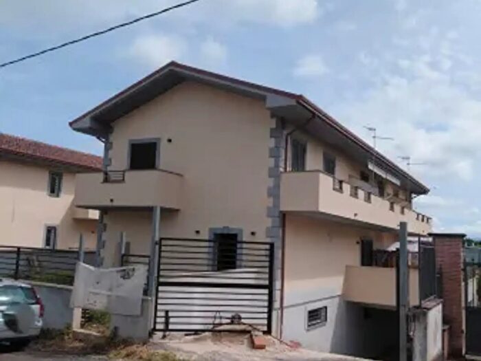 Casa quadrilocale in vendita in Strada, Labico