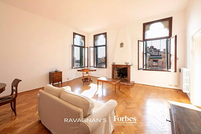 Appartamento con 9 locali in vendita in Venezia