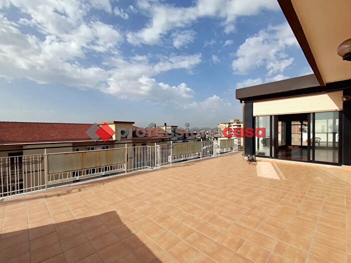 Appartamento con 6 locali in vendita in Via Nuovalucello F, Catania