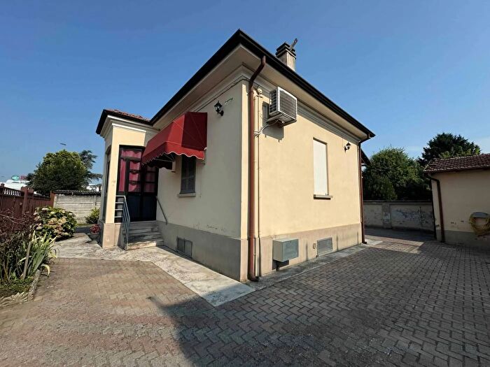 Case in Vendita e in Affitto - 3