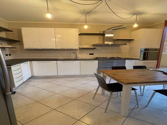 Appartamento trilocale in affitto in Via delle Vallazze, Cavenago di Brianza