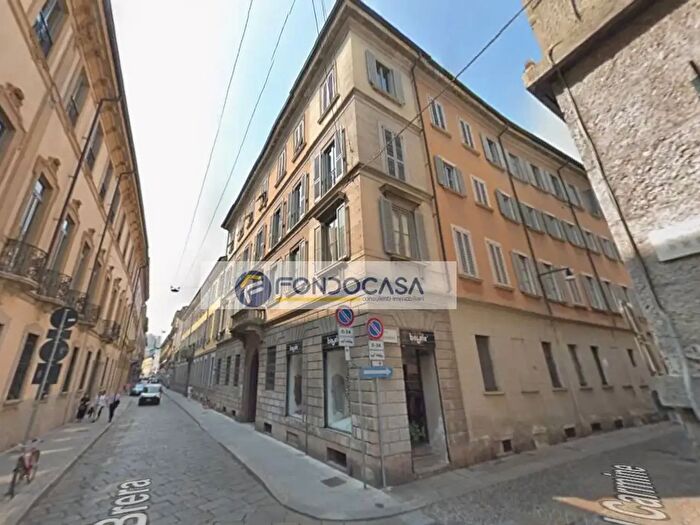 Appartamento trilocale in vendita in Via Brera, Milano