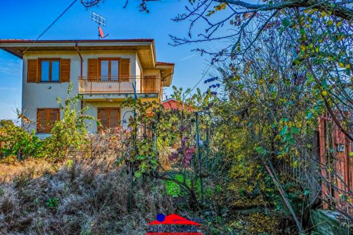 Casa con 6 locali in vendita in Via Castelletto, Busca