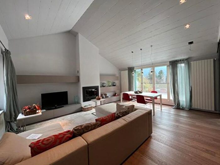 Appartamento quadrilocale in vendita in Via Papa Giovanni XXIII, Castione Della Presolana