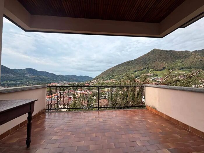Appartamento trilocale in vendita in Via Vittorio Carrara, Albino