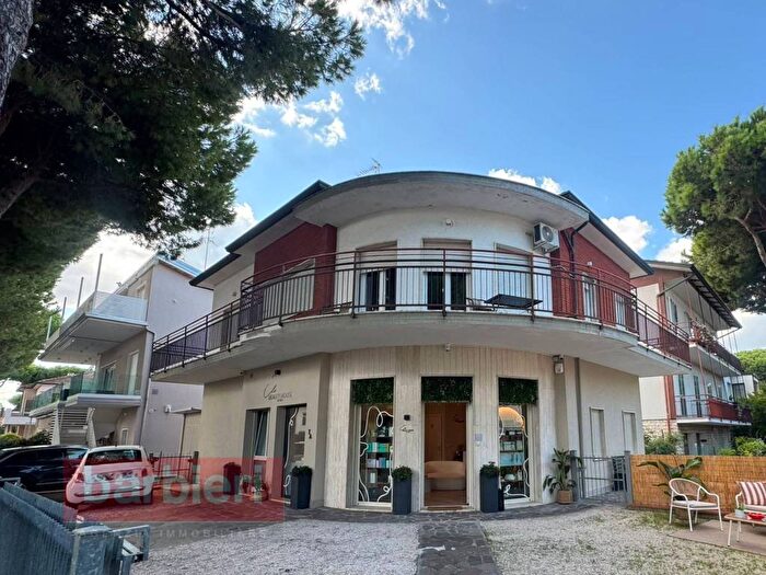 Appartamento trilocale in affitto in via cilea, Mare, Cervia