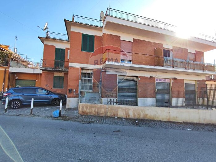 Appartamento bilocale in vendita in Via Alenda, Roma