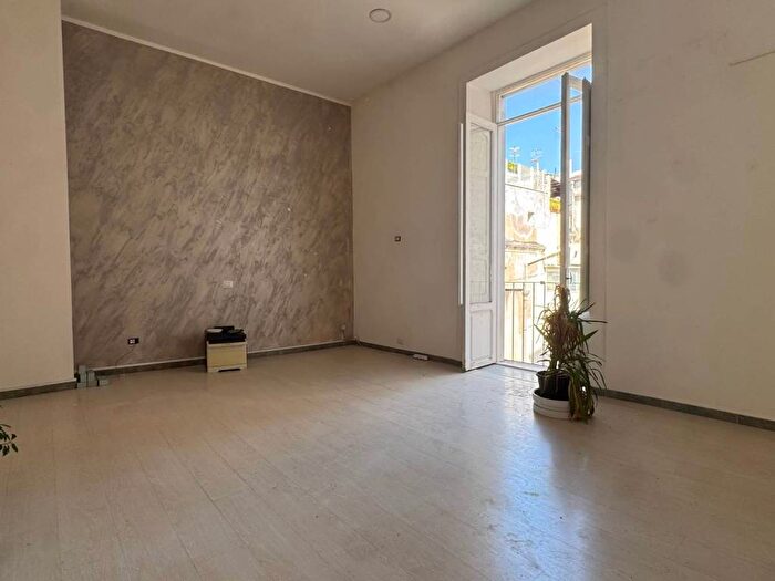 Appartamento bilocale in affitto in Piazza Trieste e Trento, Monte di Dio, Napoli