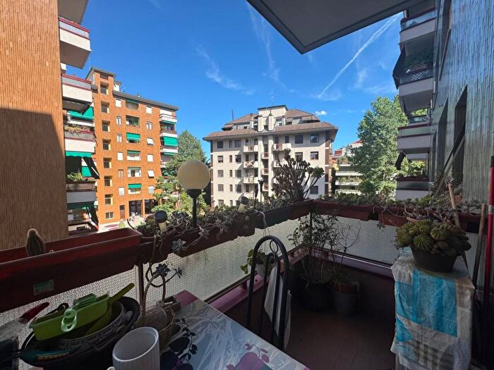 Appartamento trilocale in affitto in Via Caccialepori, San Siro, Milano