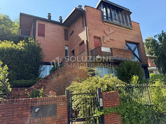 Casa con 7 locali in vendita in Via Morandi, Albino