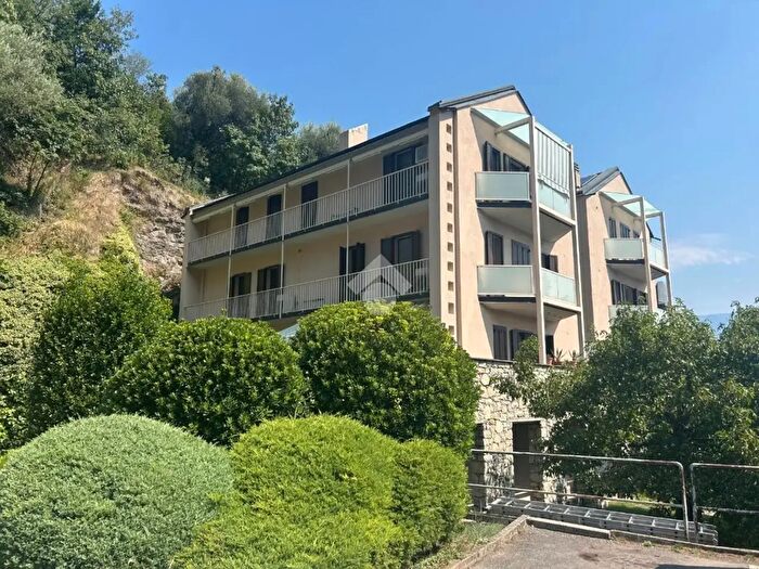 Appartamento bilocale in vendita in Via San Pietro, Tavernola Bergamasca