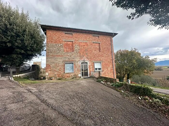 Casa con 5 locali in vendita in Largo Aradam, Montecastrilli