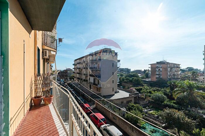 Appartamento con 5 locali in vendita in Via Antonello da Messina, Catania