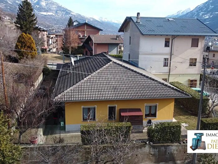 Casa con 7 locali in vendita in Fr Le Montan, Sarre