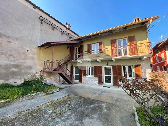 Casa trilocale in vendita in Frazione San Bartolomeo, Cherasco