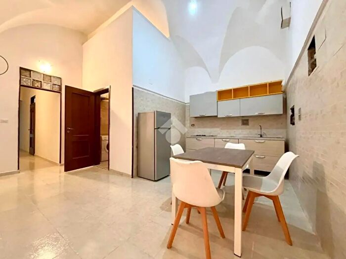 Appartamento trilocale in affitto in Via Nuova Santa Maria Ognibene, Napoli