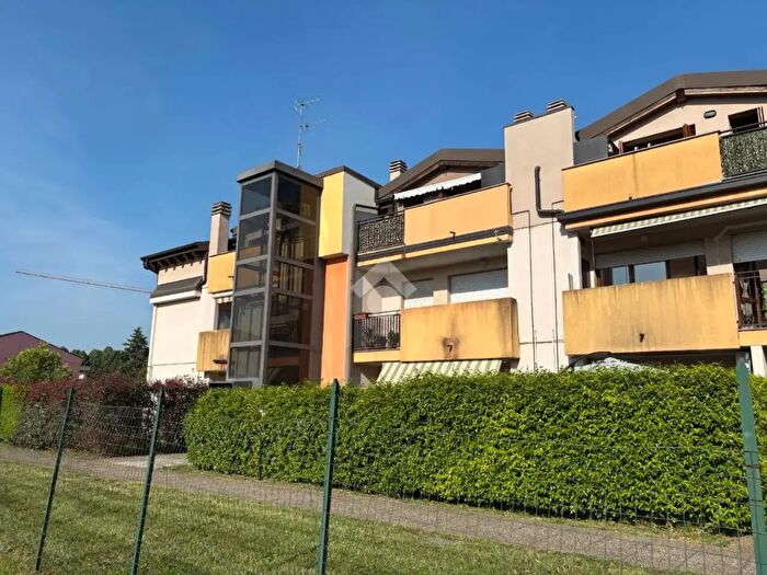 Appartamento bilocale in vendita in Via Monte Sabotino, Limbiate