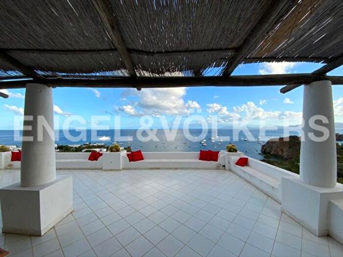 Casa con 6 locali in vendita in Strada Comunale Zilippo Iditella Drauto, Lipari