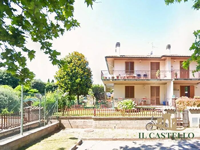 Appartamento trilocale in vendita in Viale dello Sport, Castiglione Del Lago