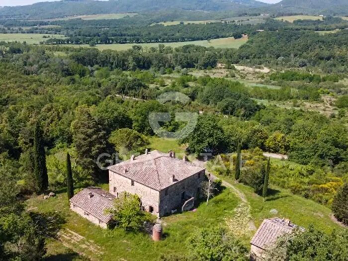 Casa con 6 locali in vendita in Via Osticcio, Montalcino