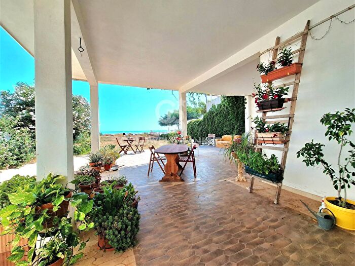 Casa con 8 locali in vendita in Via Comiso, Scicli