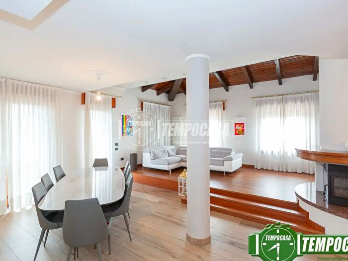 Appartamento quadrilocale in vendita in Via XXV Aprile, Agnadello