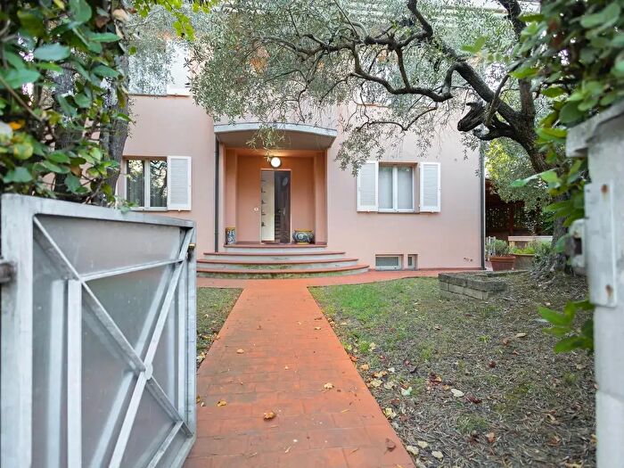 Casa con 11 locali in vendita in Castelfranco Di Sotto