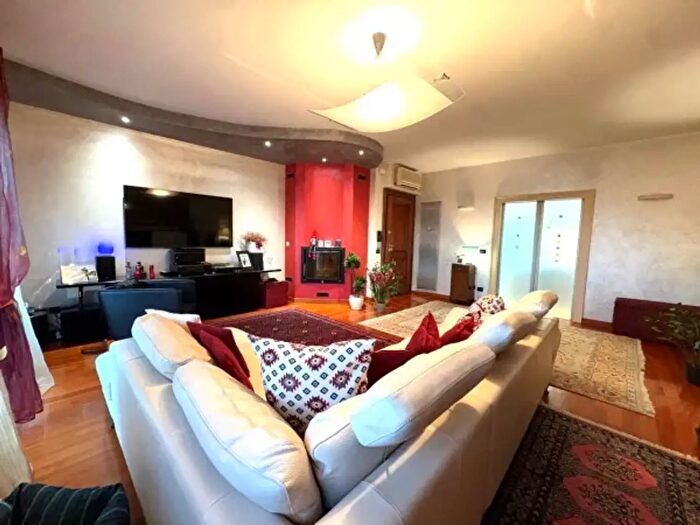 Appartamento con 5 locali in vendita in Via del Giglio, Padova